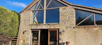 Peaceful dog friendly Somerset retreat near Langport. Garden and orchard views.