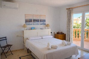 3 bedrooms, iron/ironing board, free WiFi, bed sheets - Anacasa Gaudi Oliva Nova CH1200 (Oliva)