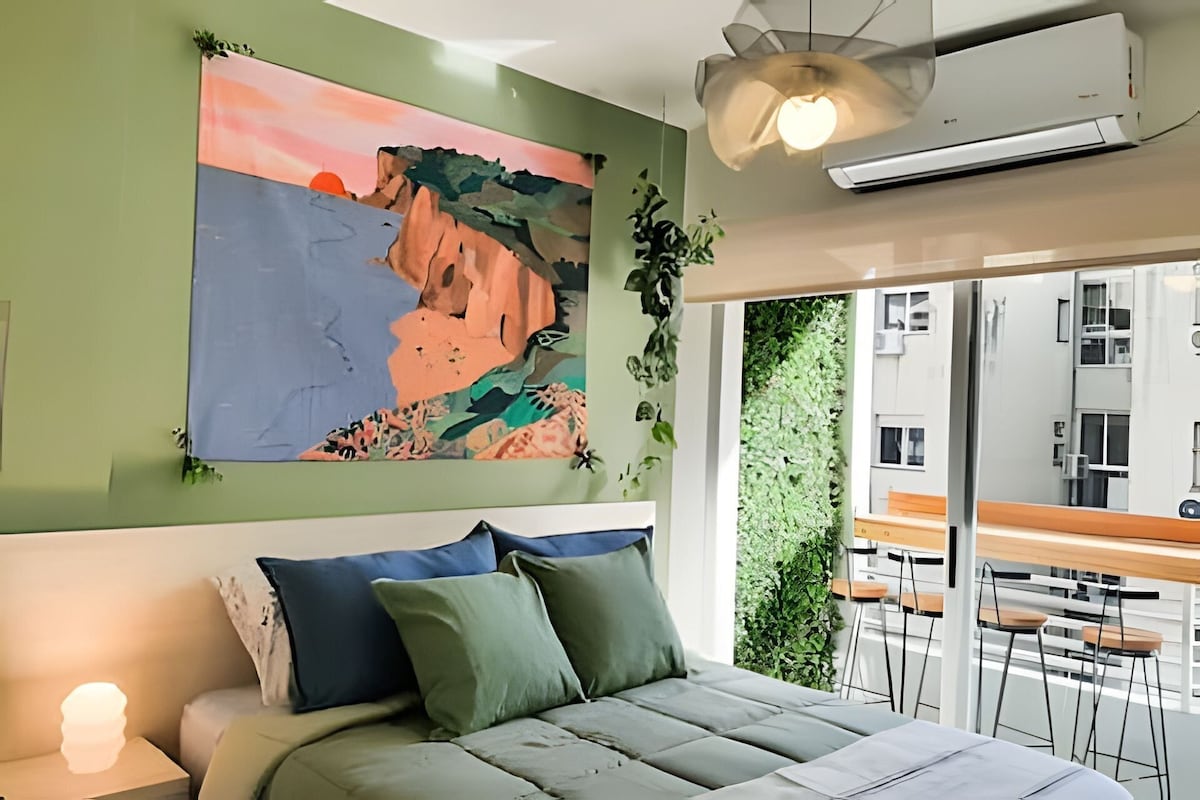 In-room safe, blackout curtains, free WiFi