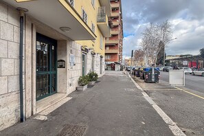 Exterior detail - Cipro apartment near Vatican and metro stop (Roma)