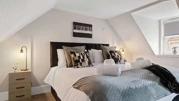 4 bedrooms, iron/ironing board, WiFi (free), bed sheets