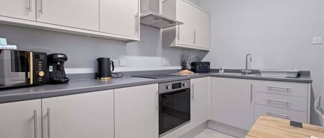 Fridge, microwave, oven, stovetop
