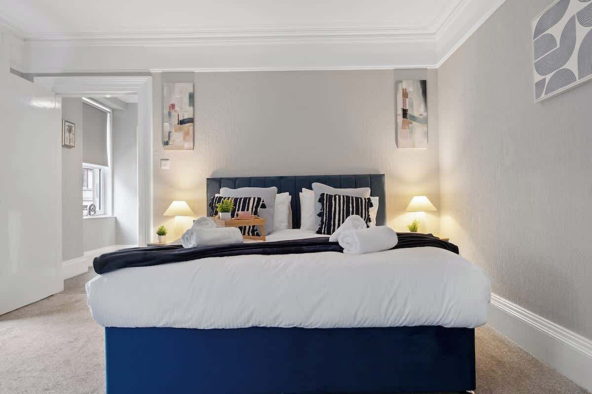 4 bedrooms, iron/ironing board, free WiFi, bed sheets