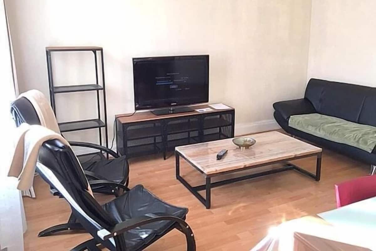 Apartment, 2 Bedrooms | Living area