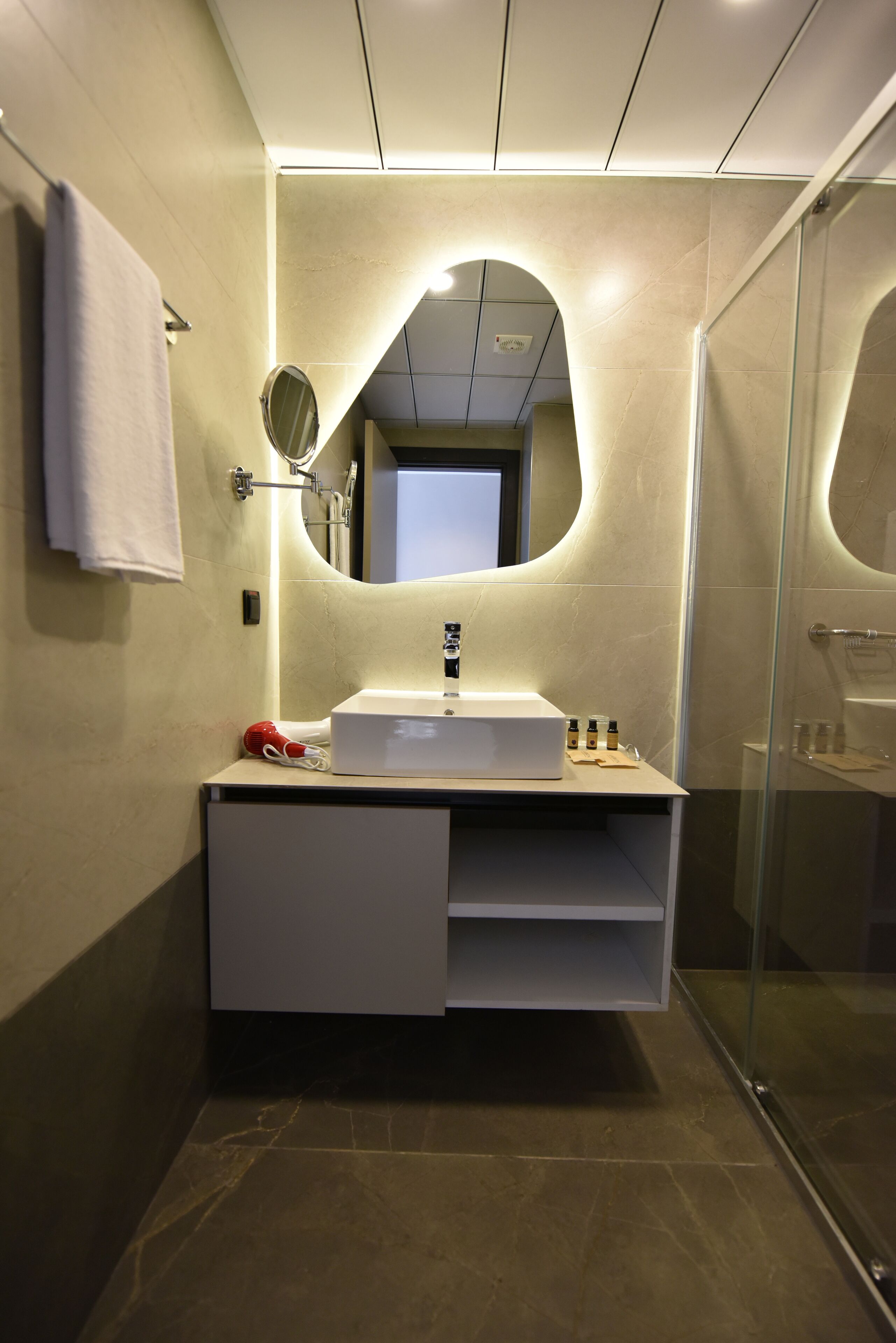 Deluxe Twin Room | In-room safe, desk, laptop workspace, free WiFi