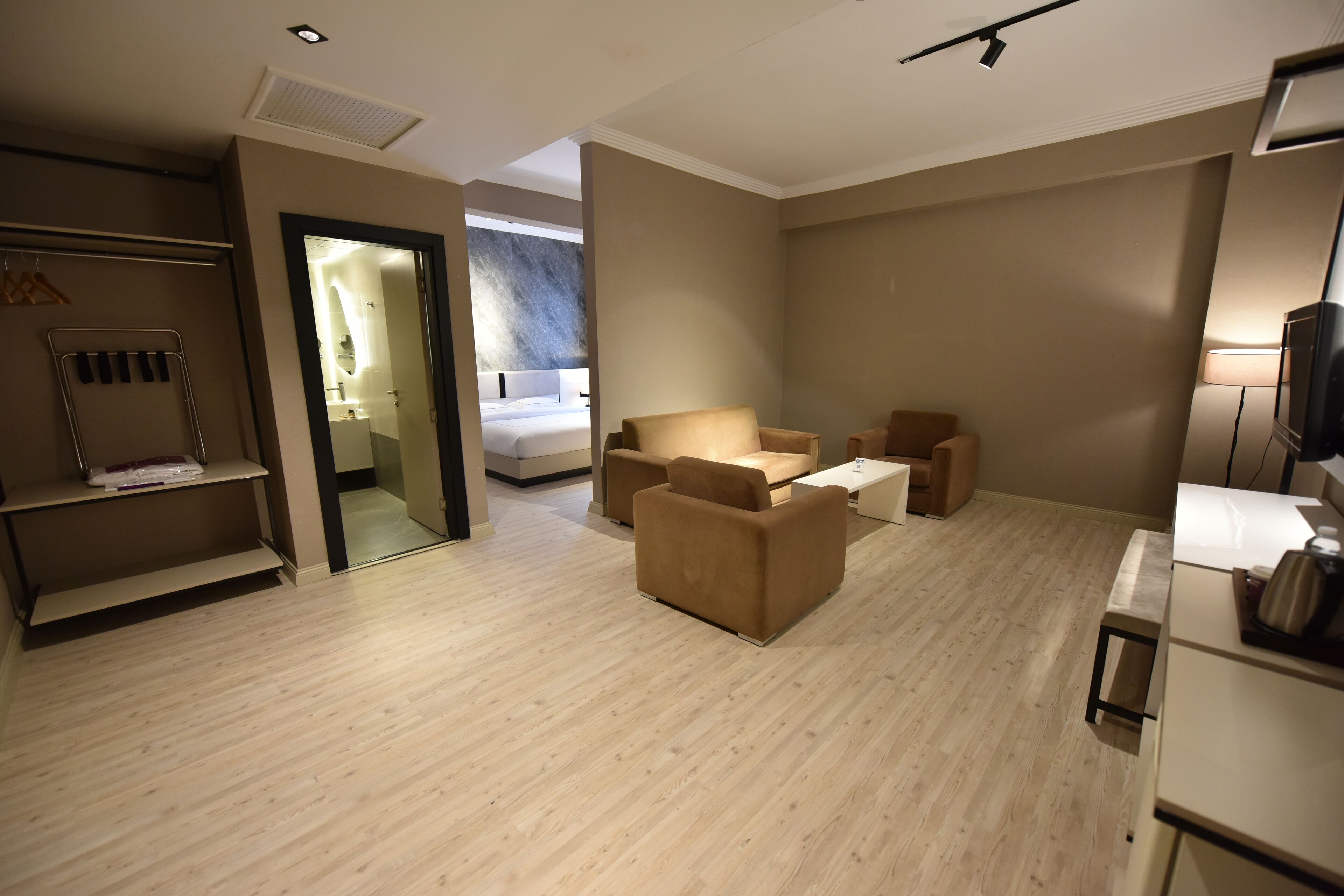 Junior Suite | In-room safe, desk, laptop workspace, free WiFi