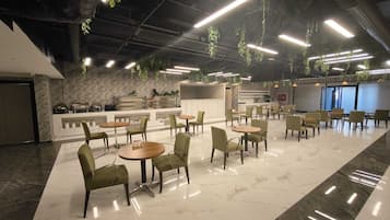 Free daily buffet breakfast