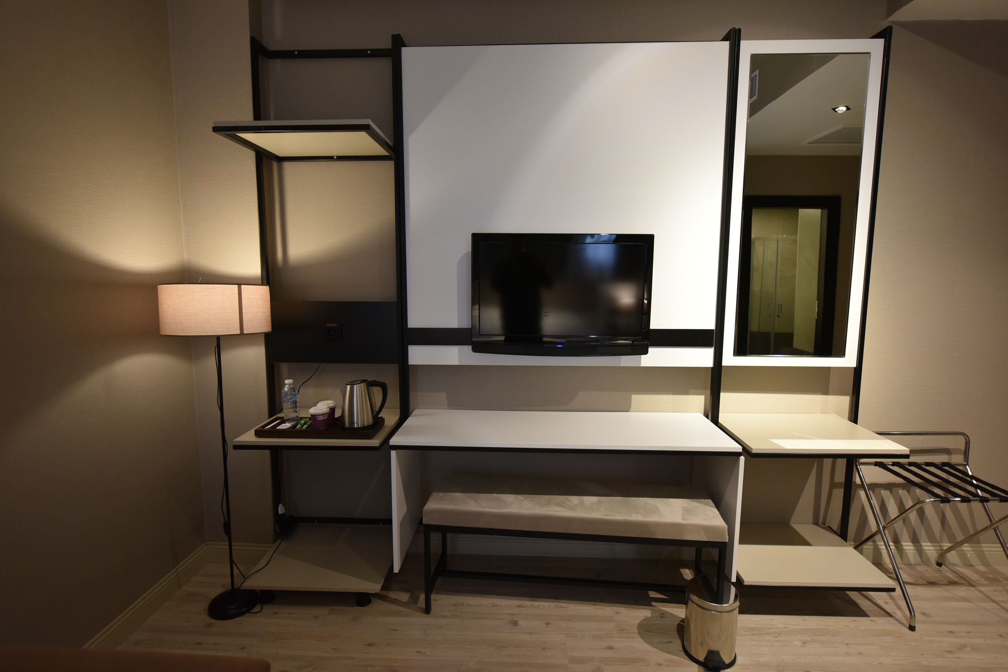 Dobbeltrom – superior | Safe på rommet, skrivebord og skrivebord for bærbar PC