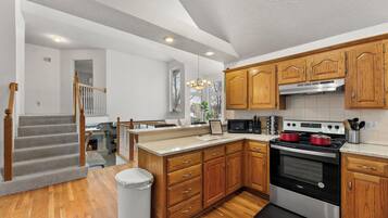 Coffee/tea maker, fridge, microwave, oven
