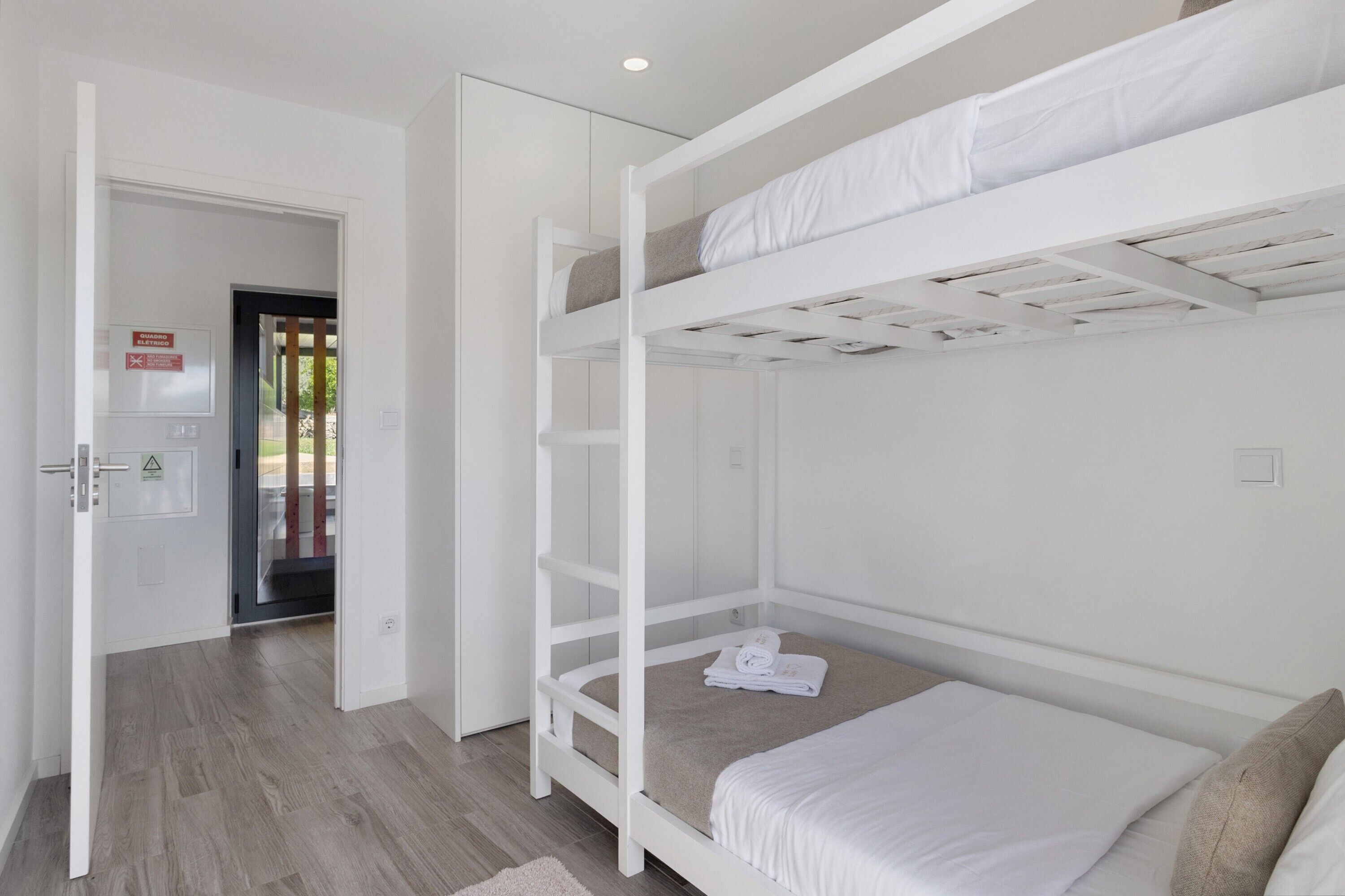 2 dormitorios, tabla de planchar con plancha, wifi y ropa de cama