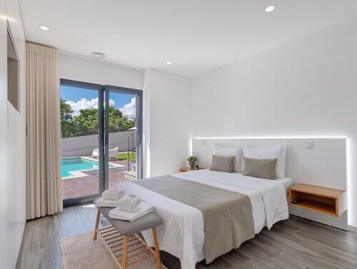 Holiday Home 'Casa Da Oliveira' with Shared Pool, Wi-Fi and Air Conditioning