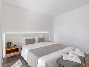 2 bedrooms, iron/ironing board, WiFi, bed sheets - Holiday Home 'Casa Da Oliveira' with Shared Pool, Wi-Fi and Air Conditioning (Dornelas)