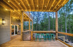 Outdoor dining - Heated Pool, Spa, Mountain Views, 5 Kings, Close to Downtown (Blue Ridge)