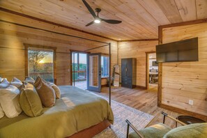 6 bedrooms, iron/ironing board, free WiFi, bed sheets - Heated Pool, Spa, Mountain Views, 5 Kings, Close to Downtown (Blue Ridge)