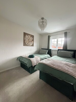 3 bedrooms, iron/ironing board, Internet, bed sheets