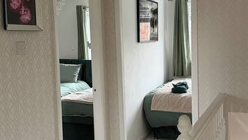 3 bedrooms, iron/ironing board, Internet, bed sheets