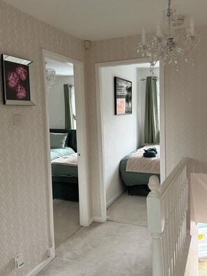 3 bedrooms, iron/ironing board, internet, bed sheets