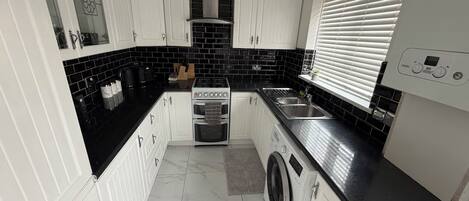 Mikrobølgeovn, ovn og kokeplater