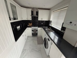 Microwave, oven, stovetop - Stylish 3-Bed Home in Batley | Ideal for families & Contractors (Batley)