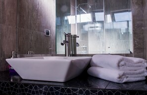 Bathroom - Rituales Inn (Cusco)