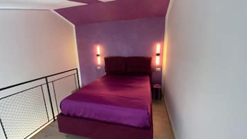 Blackout curtains, travel cot, individually furnished, bed sheets