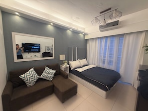 1 bedroom, Internet, bed sheets - The Happy Hideout - Recharge and Reboot at this Intimate & Relaxing Staycation. (Tagaytay City, Cavite)