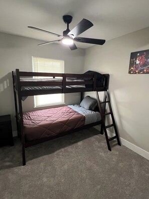 4 habitaciones, escritorio, wifi gratis y ropa de cama 