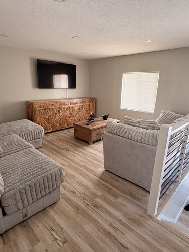 Spacious 4BR Retreat in Tranquil Fairfield, Game Room & Huge Deck