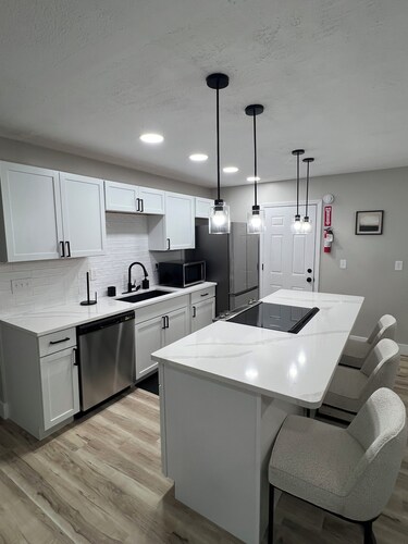 Spacious 4BR Retreat in Tranquil Fairfield, Game Room & Huge Deck