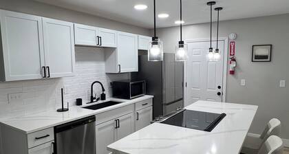 Spacious 4BR Retreat in Tranquil Fairfield, Game Room & Huge Deck