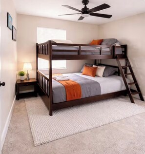 4 habitaciones, escritorio, wifi gratis y ropa de cama