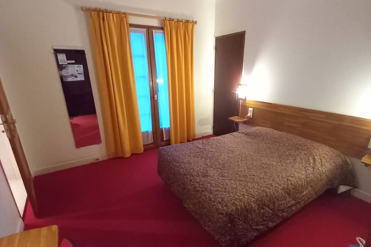 Desk, laptop workspace, free WiFi