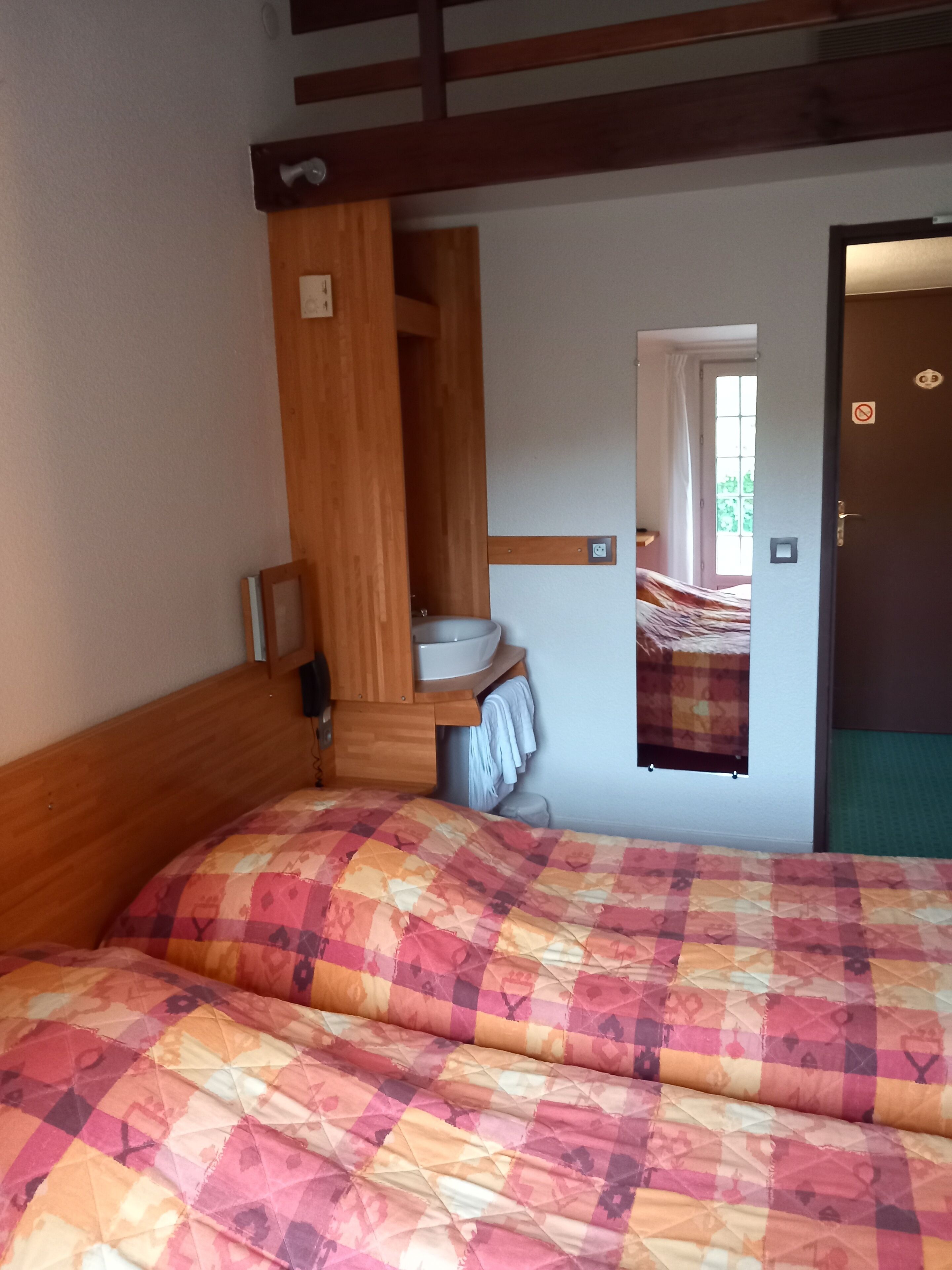 클래식 트윈룸, 싱글침대 2개, 정원 전망 | 책상, 노트북 작업 공간, 무료 WiFi