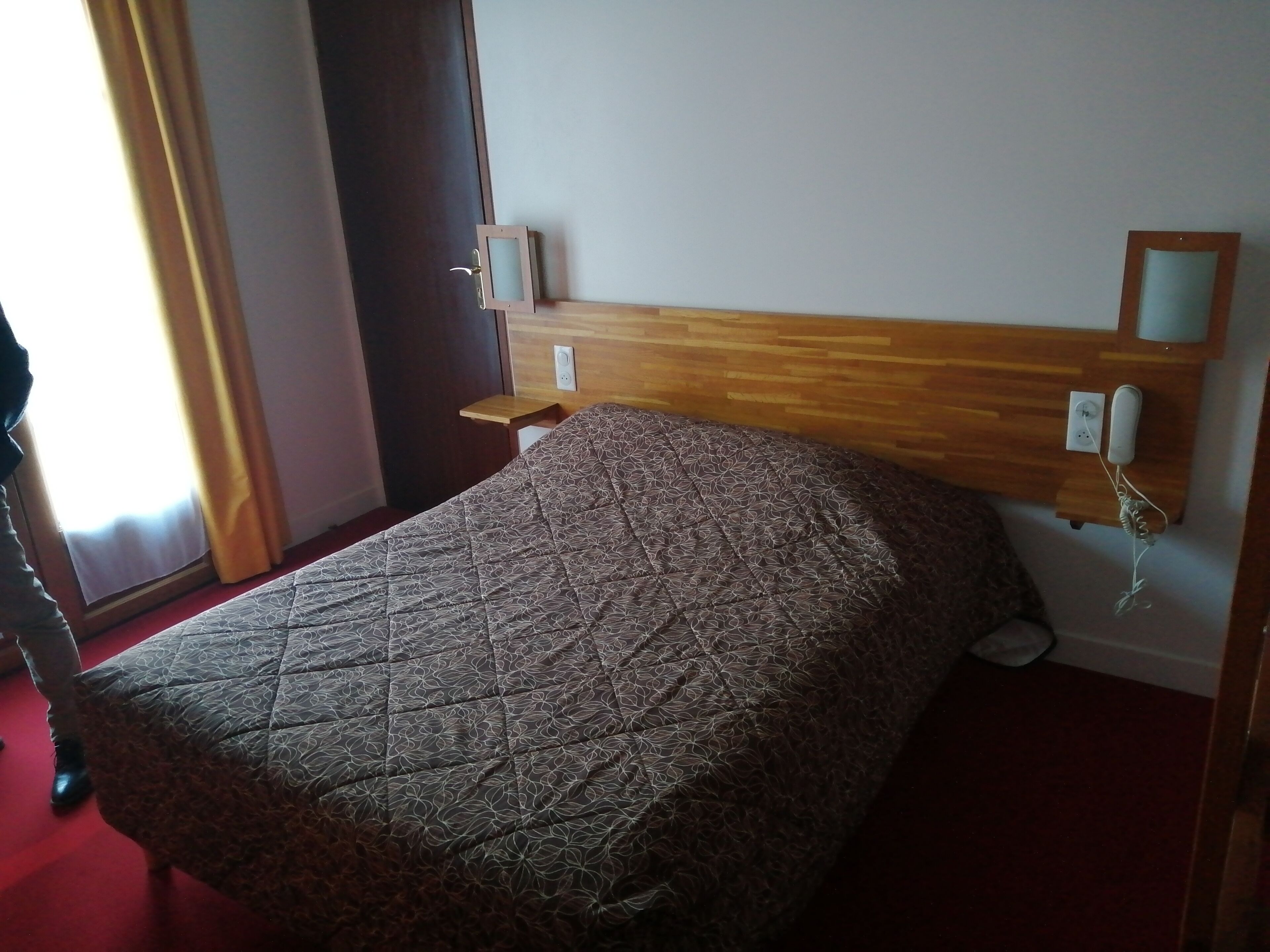 Bureau, espace de travail pour ordinateur portable, Wi-Fi gratuit