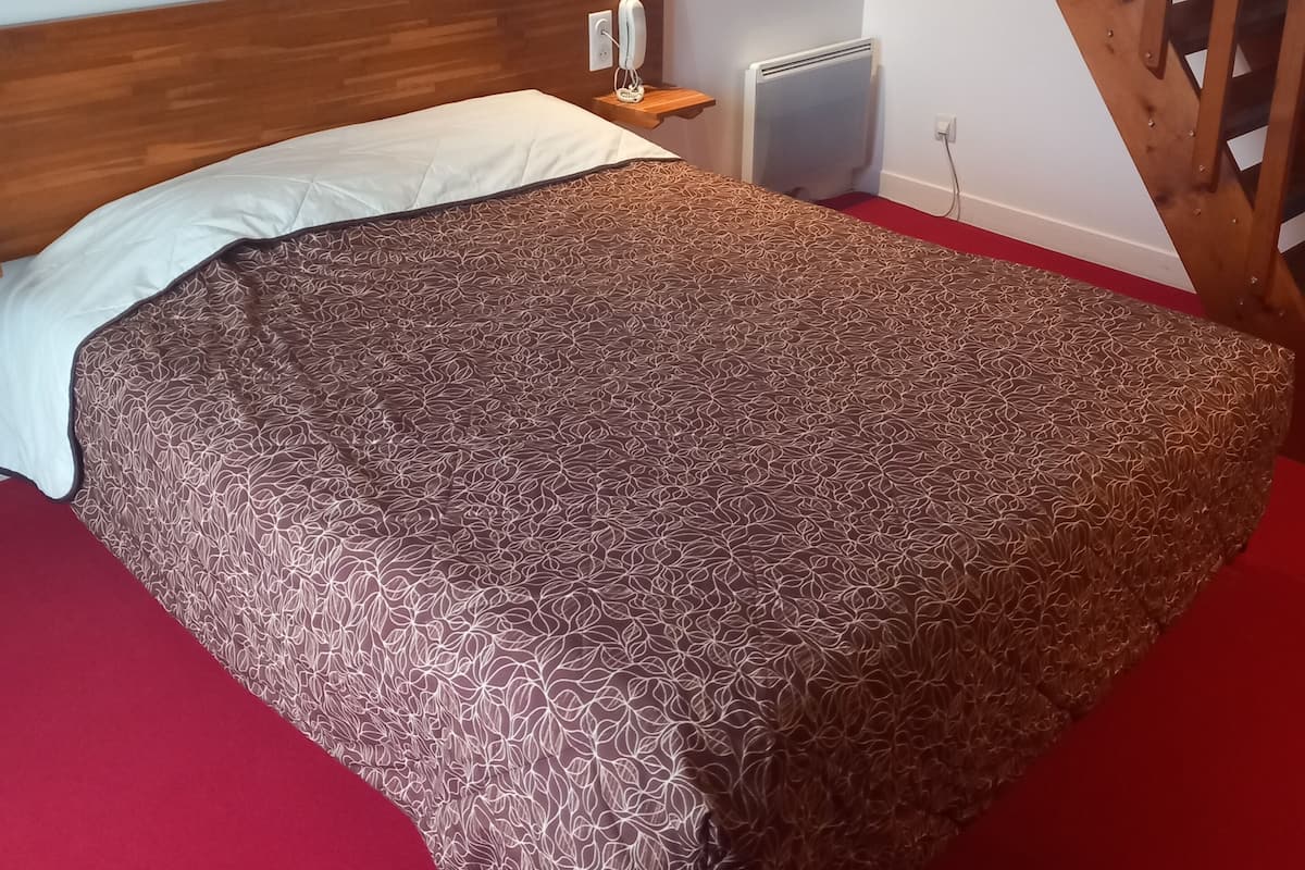 Desk, laptop workspace, free WiFi