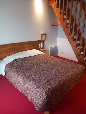 Desk, laptop workspace, free WiFi - Le motel st Martin (Verneuil d'Avre et d'Iton)