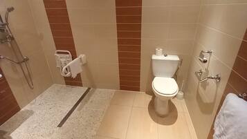 Comfort Room, Garden View | Bathroom