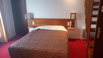 Quarto duplo clássico, 2 camas de solteiro, vista para o jardim | Wi-Fi de cortesia