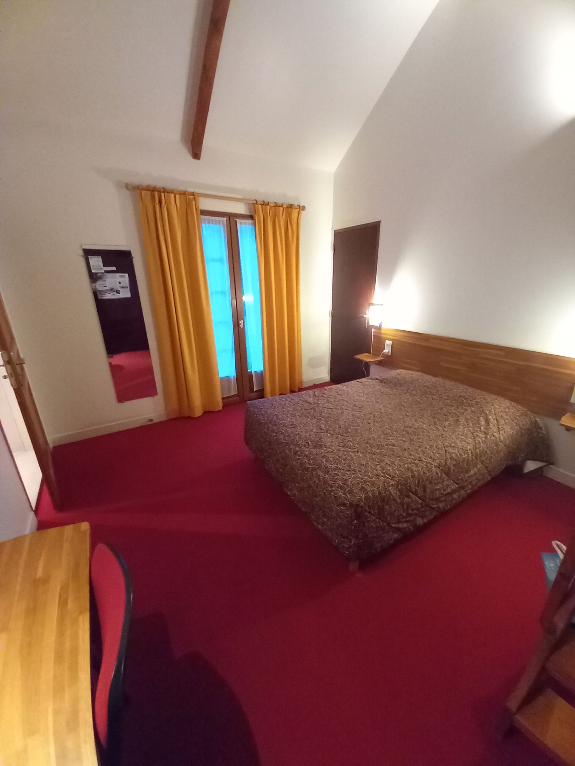 Quarto triplo conforto, 1 quarto, vista para o jardim | Wi-Fi de cortesia