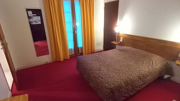 Quarto triplo conforto, 1 quarto, vista para o jardim | Wi-Fi de cortesia