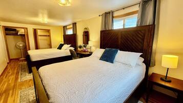 4 dormitorios, tabla de planchar con plancha, cuna de viaje