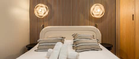 2 bedrooms, iron/ironing board, WiFi