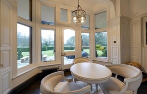 Luokittelematon kuva, 2 kautta 36, painike