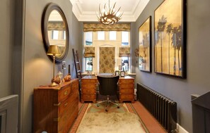 Luokittelematon kuva, 5 kautta 36, painike