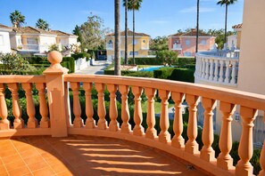 Villa | 3 bedrooms - Ch1200 in Oliva With 3 Bedrooms and 2 Bathrooms (Oliva)