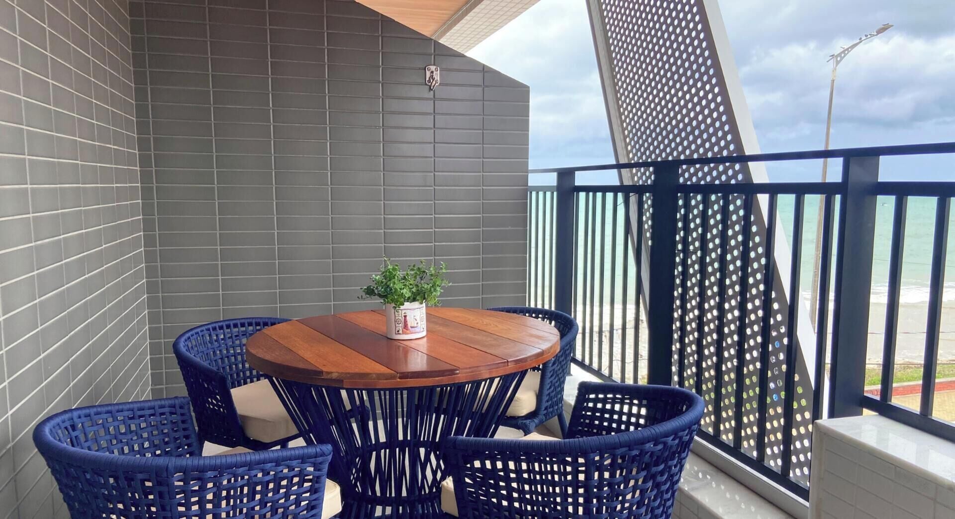 基础公寓 | 室外用餐