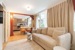TV - Sublime appartement 2CHM / 2SDB - Saint Germain (Paris)