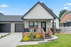 Exterior - Happy Trails Duplex (Springfield)