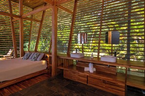 2 bedrooms, desk, Internet, bed sheets - The Zen, Award-Winning Sanctuary in Uvita with 4 beds (Uvita)