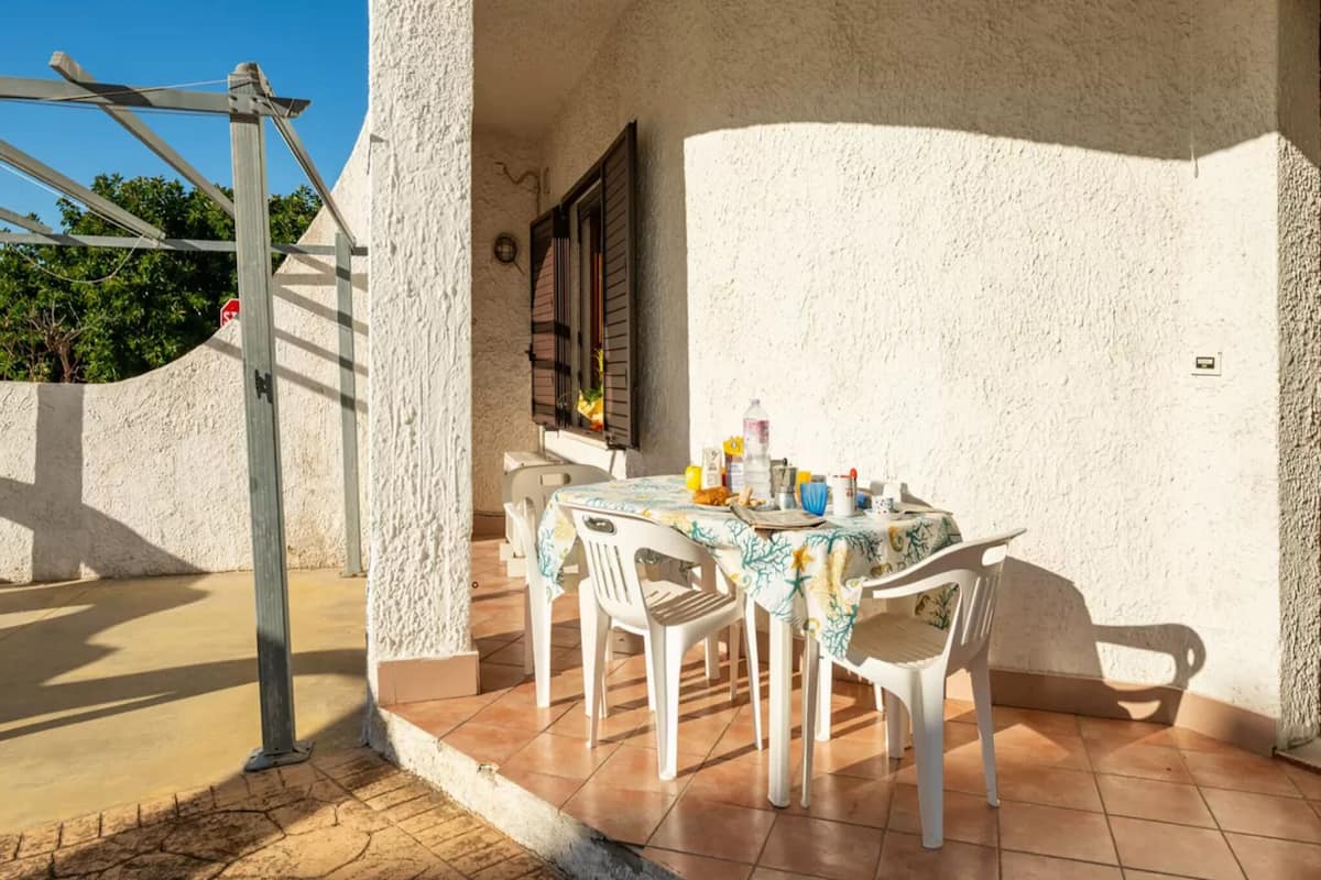 Huoneisto, 3 makuuhuonetta, patio, näköala puutarhaan | Ulkoruokailutilat